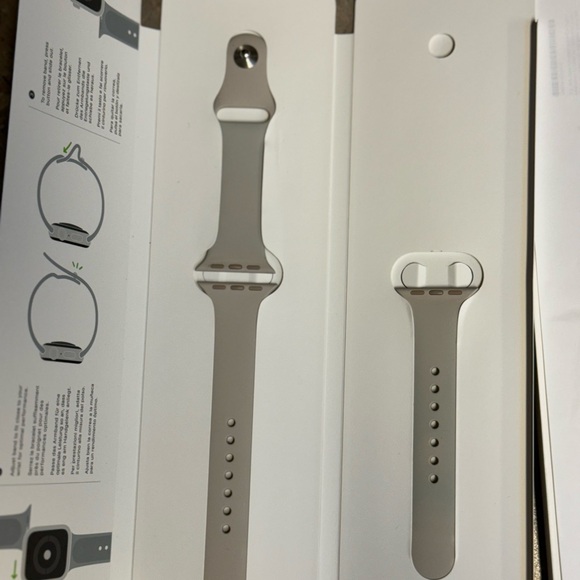 APPLE Watch Series 5 40mm GPS Rose Gold Stainless Steel Stone Sport Band + extra - Picture 5 of 7